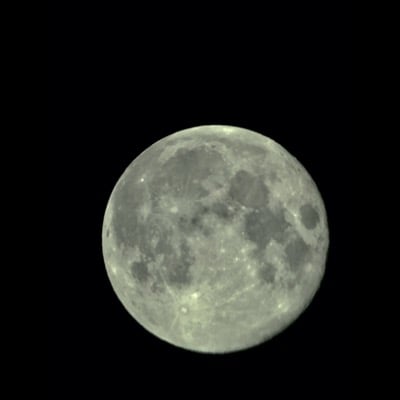 Super moon by Hugo Caerols, OAUAI. Settings: Taken through telescope