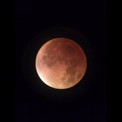 Super Moon Eclipse by Grainge. Settings: Taken through telescope
