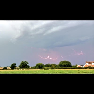 Lightning by Tom Lowe. Settings: Light Trails mode