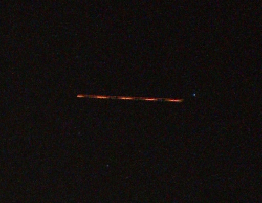 Photo showing the trail left by a plane at high altitude